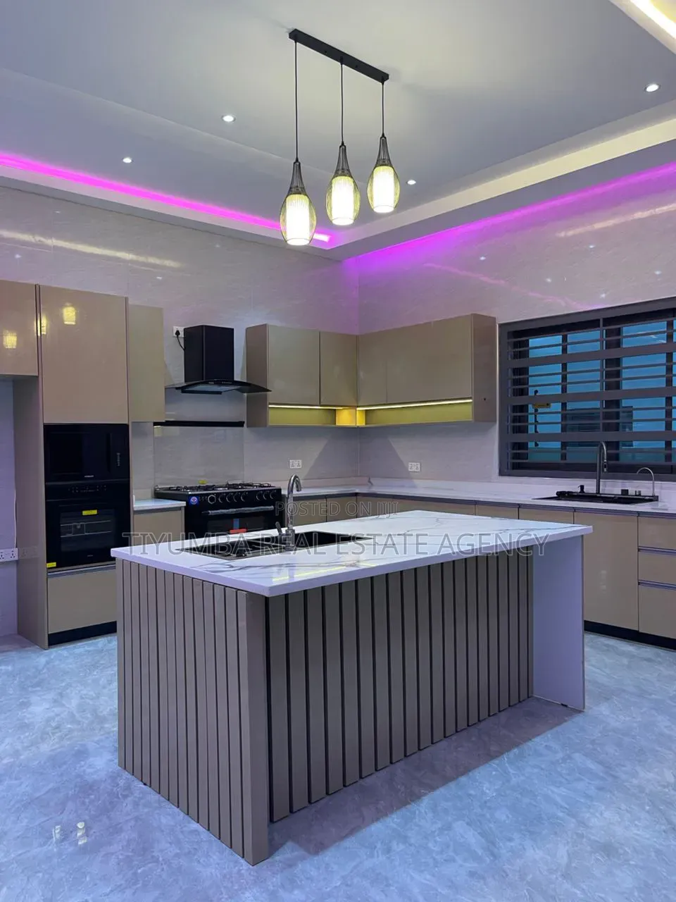 6bdrm Mansion in Tiyumba, Police Station for sale