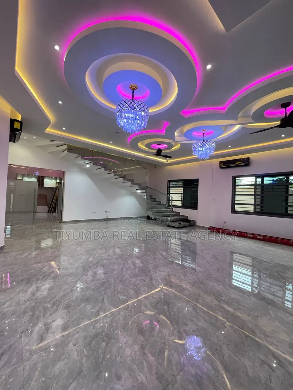 6bdrm Mansion in Tiyumba, Police Station for sale