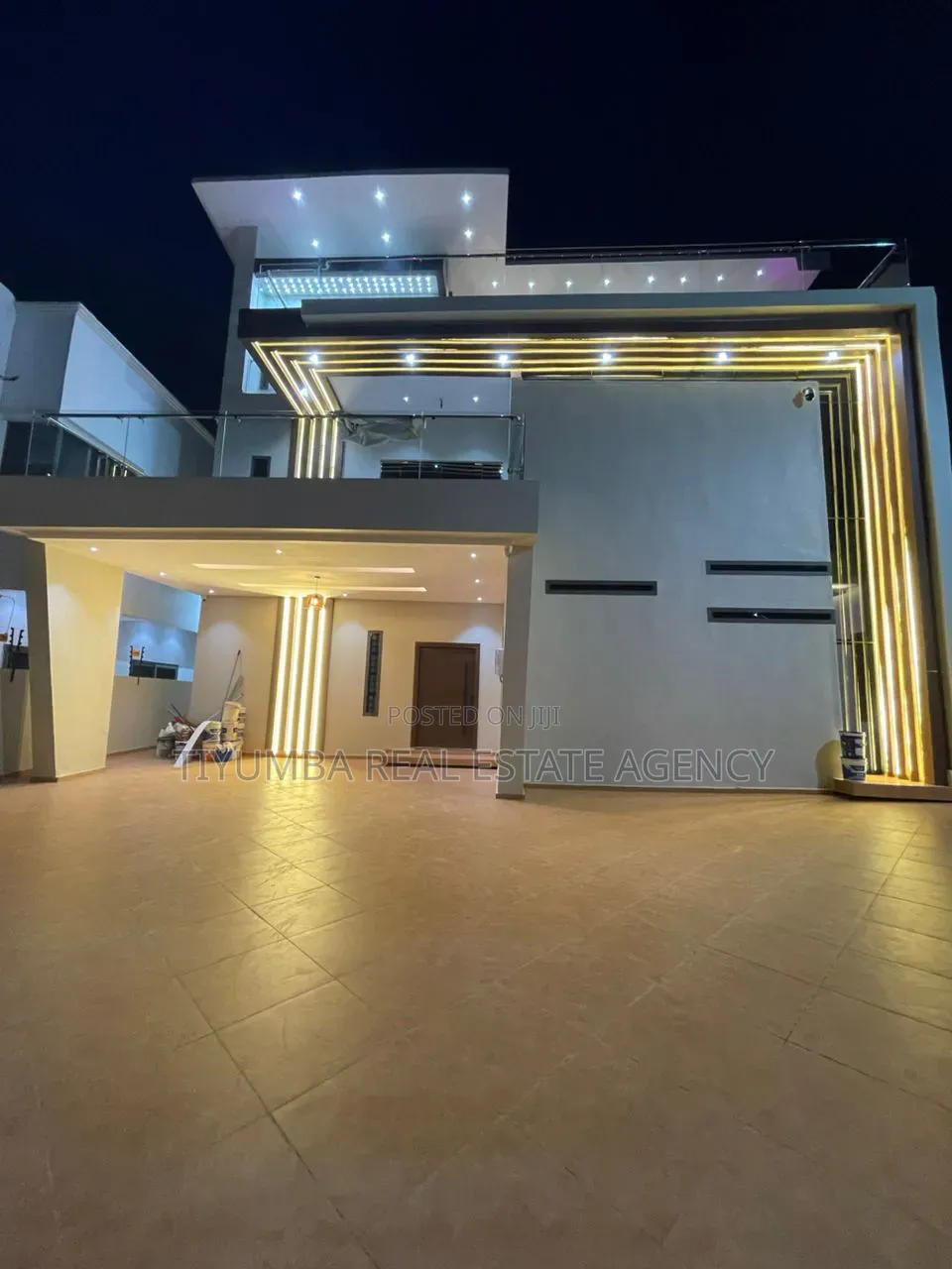 6bdrm Mansion in Tiyumba, Police Station for sale