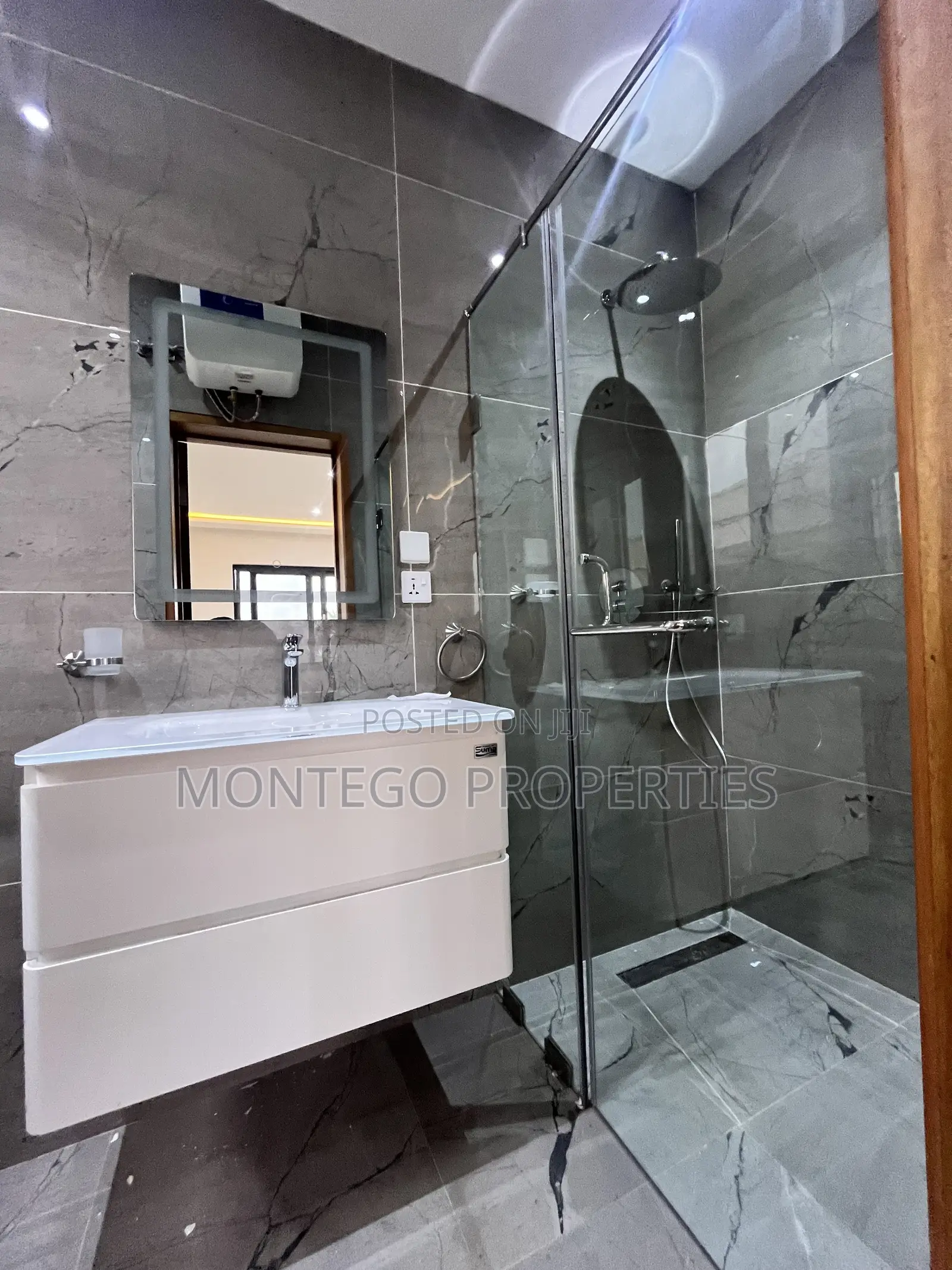 4bdrm Townhouse / Terrace in East Legon for rent