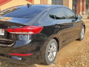 Hyundai Elantra SE Sedan FWD (2.0L 4cyl 6M) 2017 Black