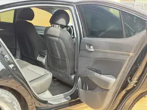 Hyundai Elantra SE Sedan FWD (2.0L 4cyl 6M) 2017 Black