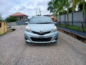 Toyota Vitz 1.0 FWD 3dr 2012 Gray