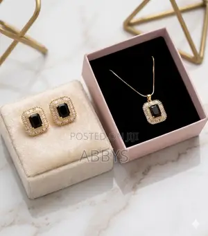 Exquisite Necklace With Earrings