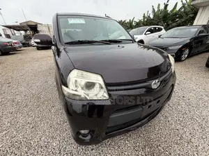 Toyota Sienta 1.5 FWD 2013 Burgundy