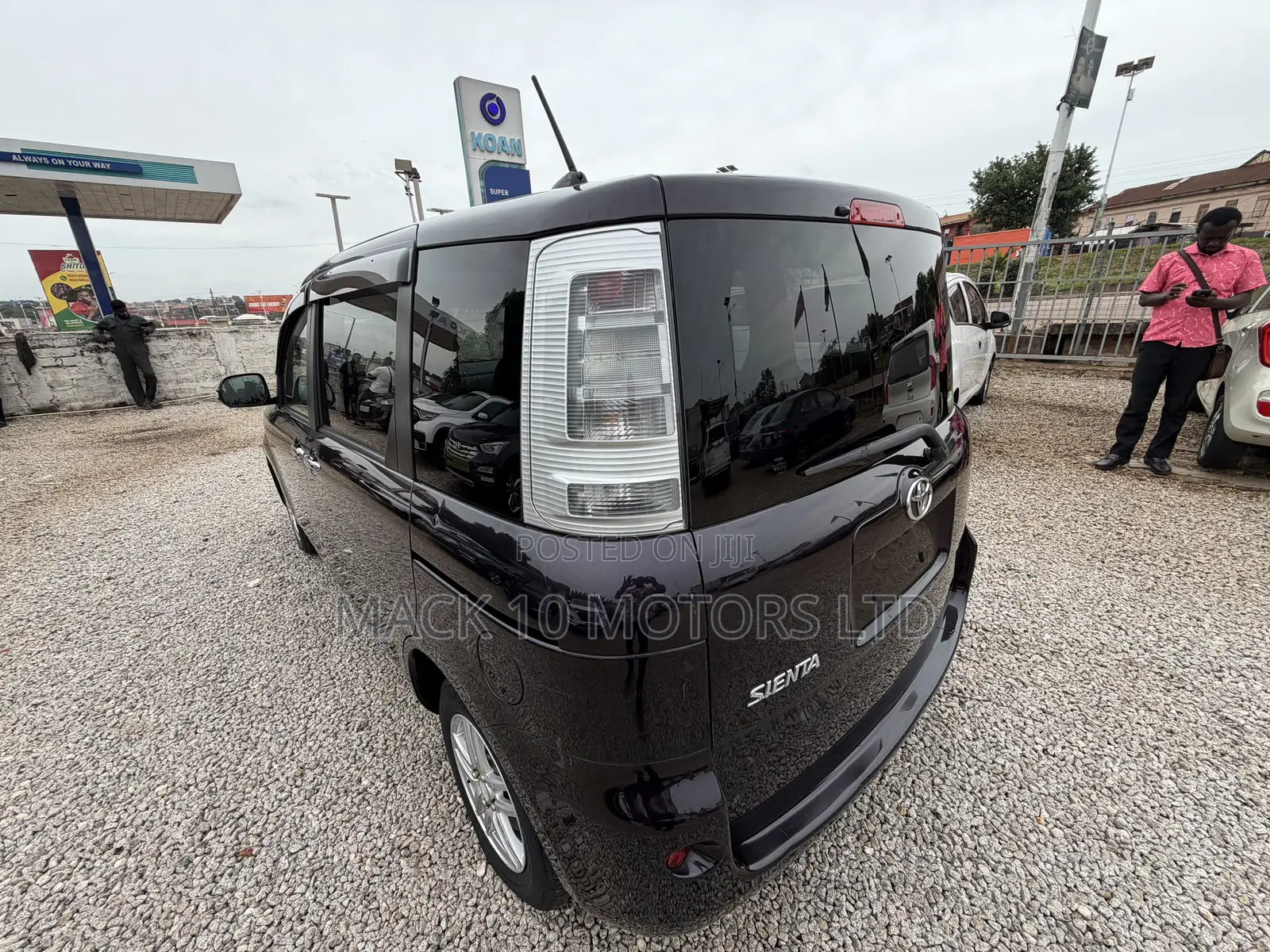 Toyota Sienta 1.5 FWD 2013 Burgundy