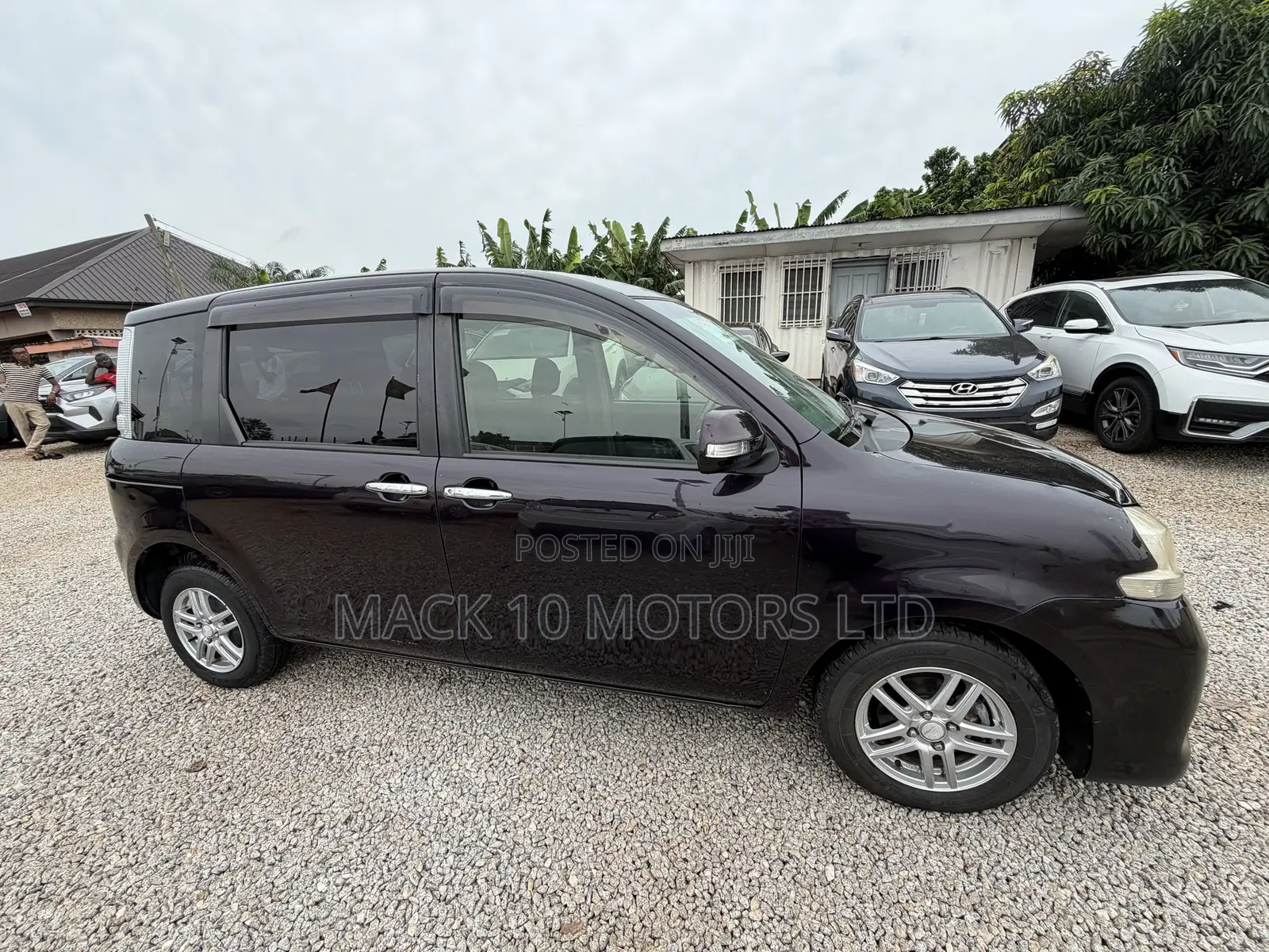 Toyota Sienta 1.5 FWD 2013 Burgundy
