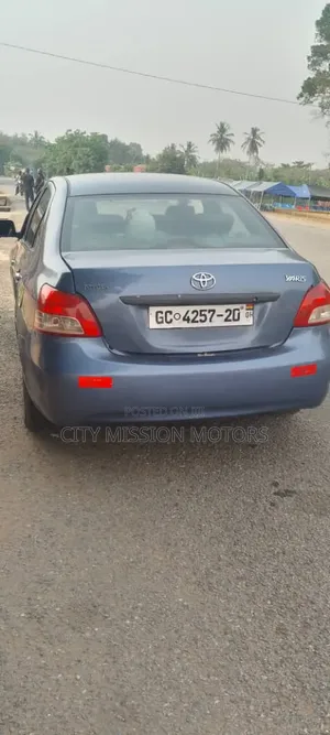 Toyota Yaris 2010 Gray
