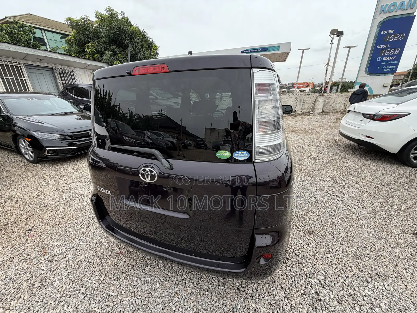 Toyota Sienta 1.5 FWD 2013 Burgundy