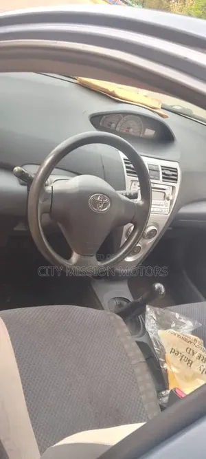 Toyota Yaris 2010 Gray