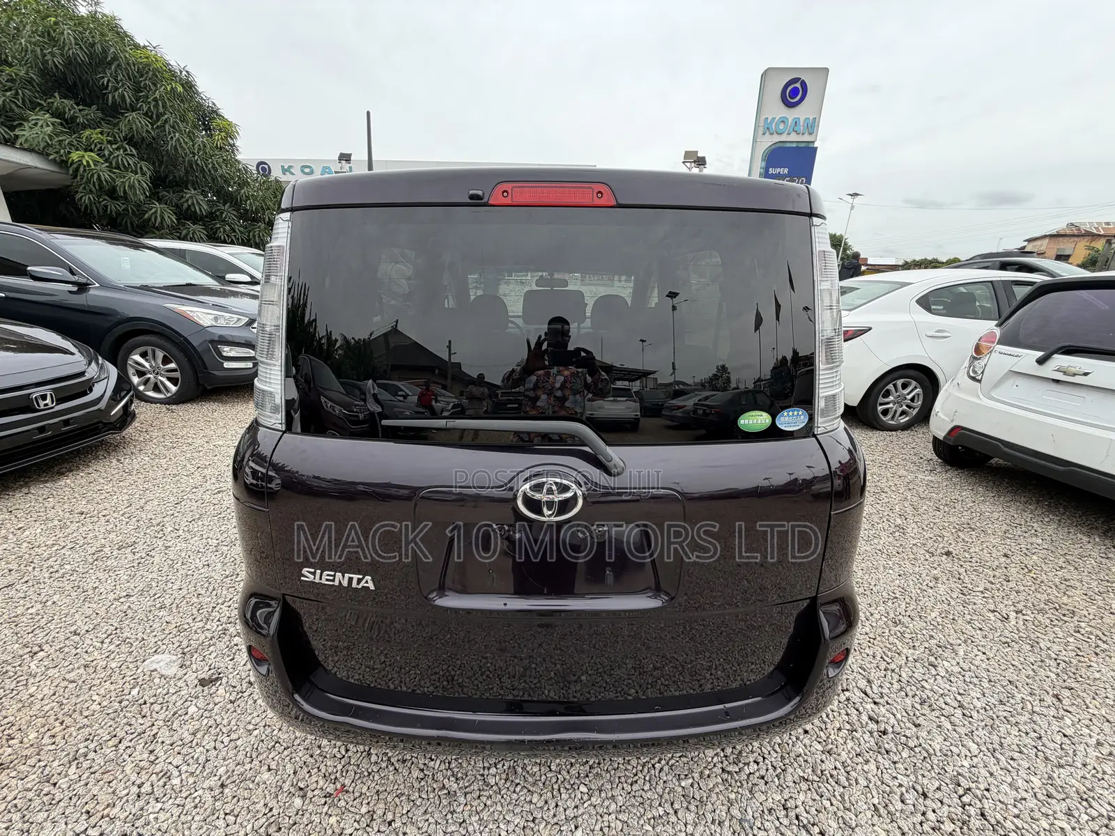 Toyota Sienta 1.5 FWD 2013 Burgundy