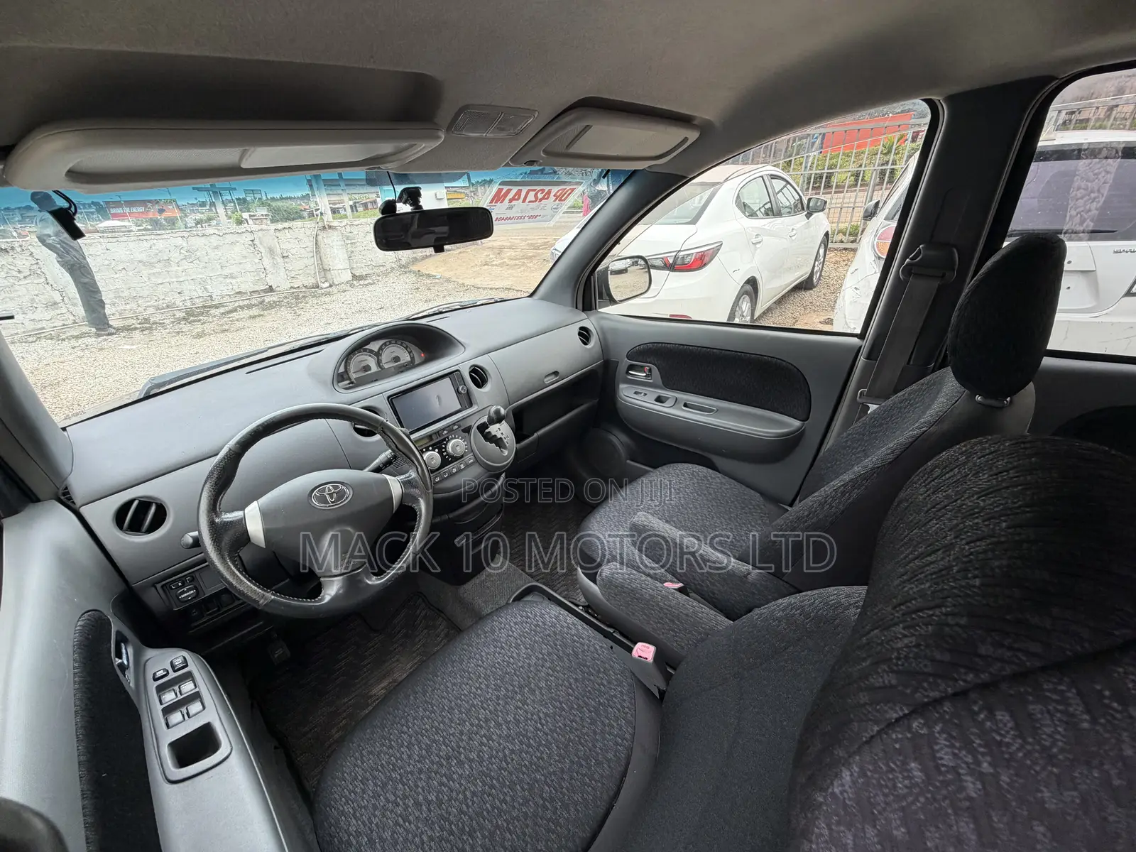 Toyota Sienta 1.5 FWD 2013 Burgundy