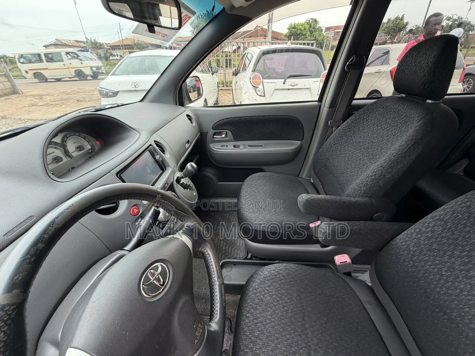 Toyota Sienta 1.5 FWD 2013 Burgundy