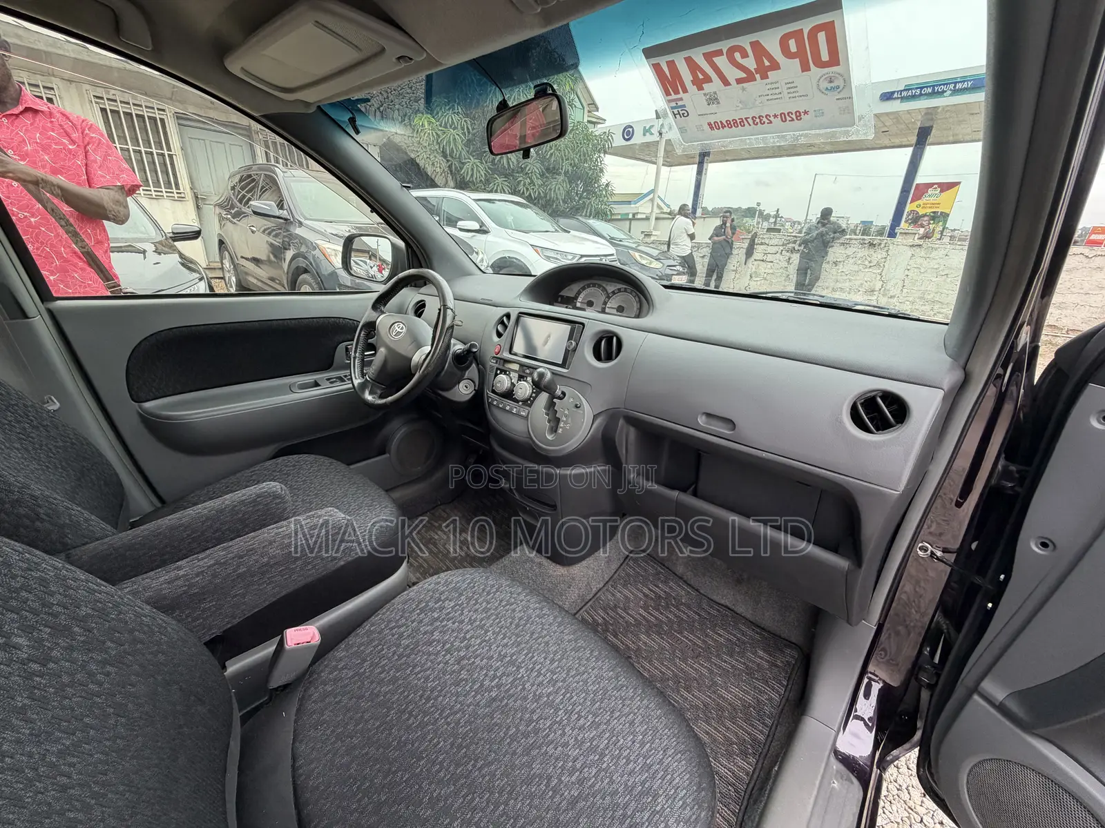 Toyota Sienta 1.5 FWD 2013 Burgundy