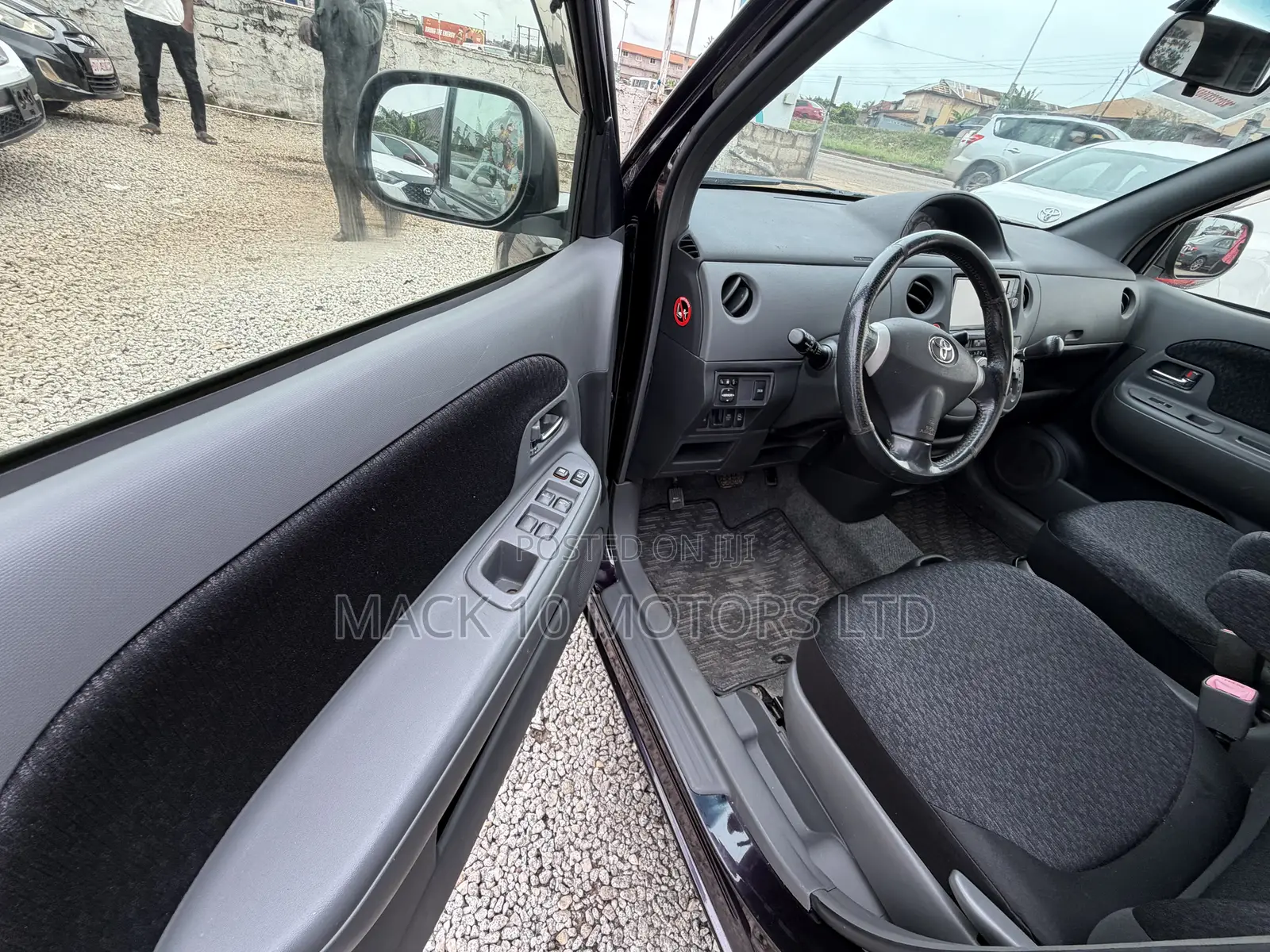 Toyota Sienta 1.5 FWD 2013 Burgundy