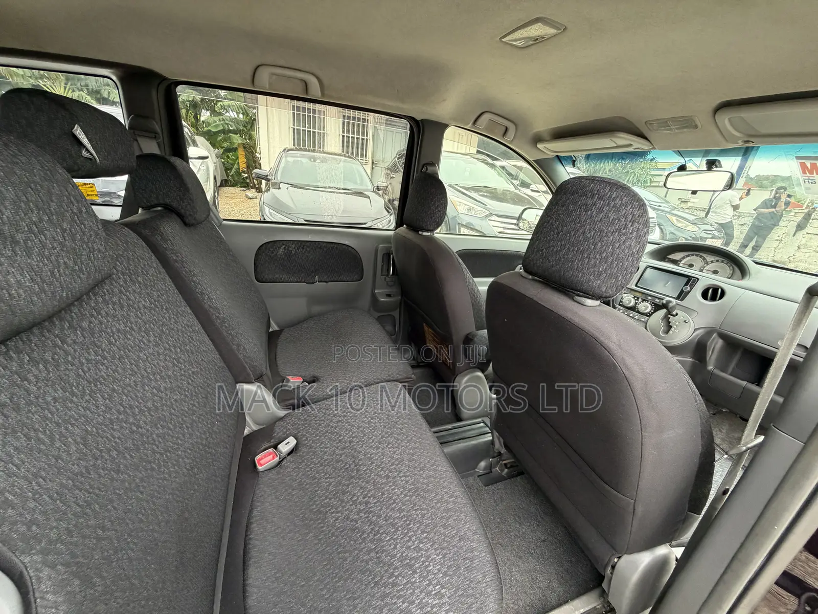 Toyota Sienta 1.5 FWD 2013 Burgundy