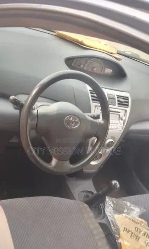 Toyota Yaris 2010 Gray