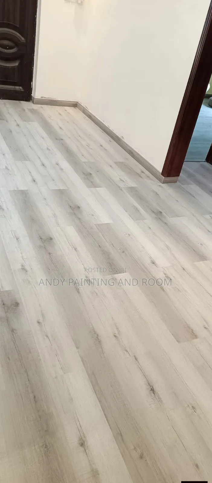 Precision-Fit Luxury Vinyl Flooring: Installation Pros