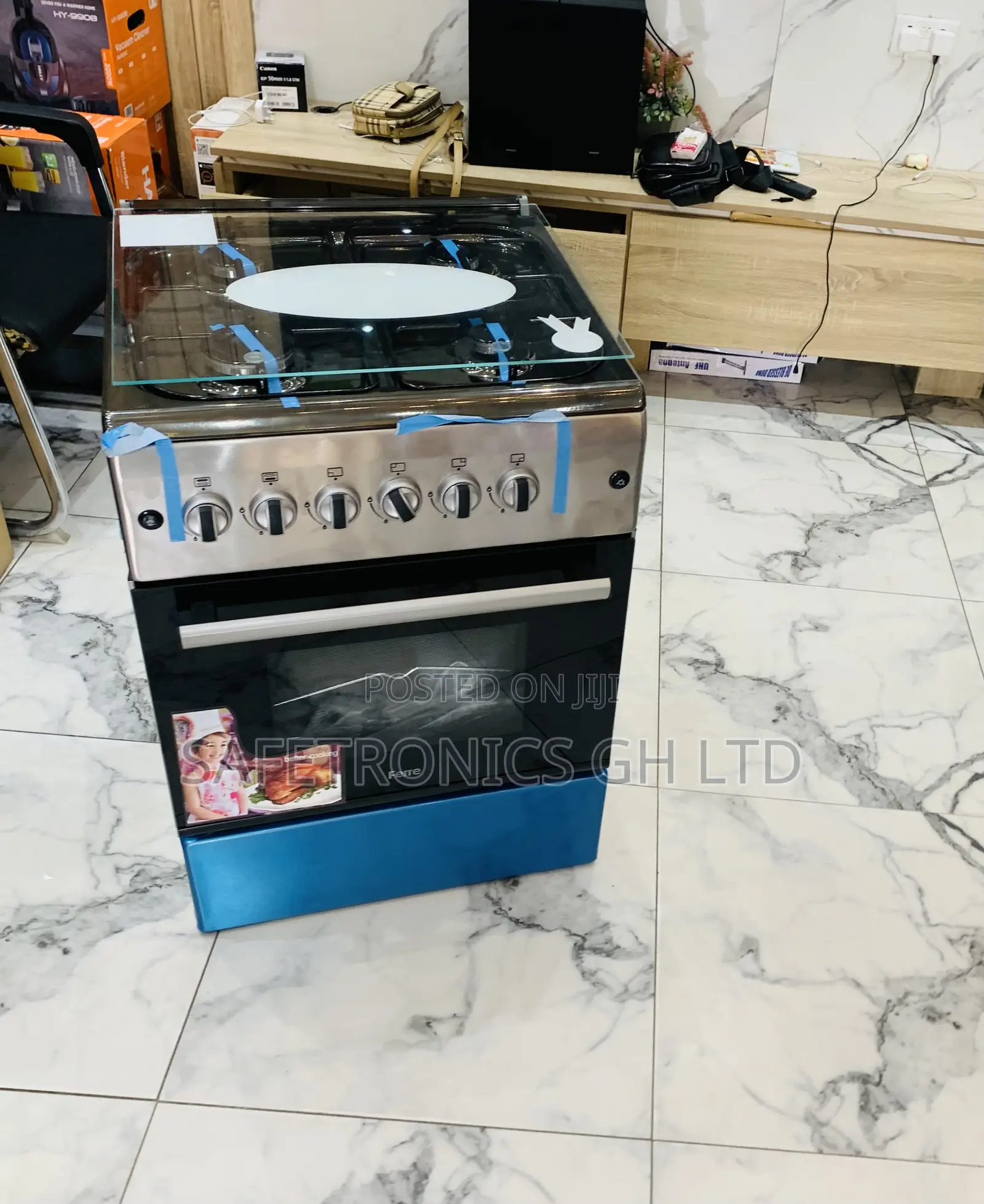 Extremely Neat Ferre 60x60 4-Burner Gas Cooker (Auto Ignition