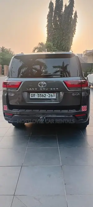 Car Rental- 7 Seat V8 for Rent