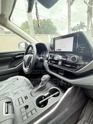 Toyota Highlander XLE AWD 2023 White