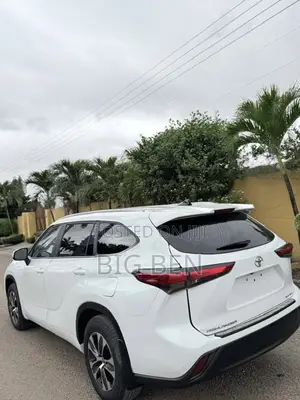 Toyota Highlander XLE AWD 2023 White
