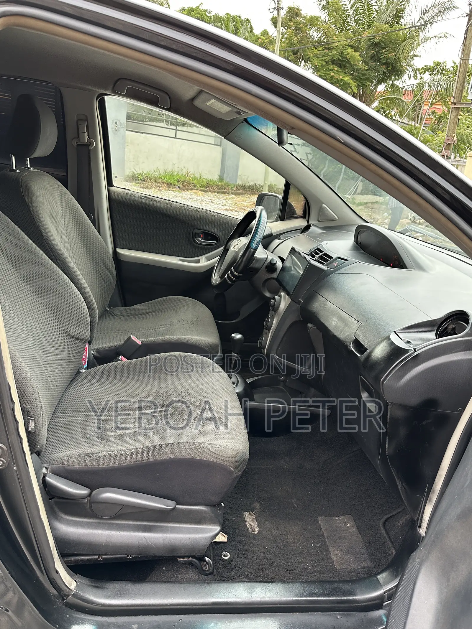 Toyota Vitz 2010 Black