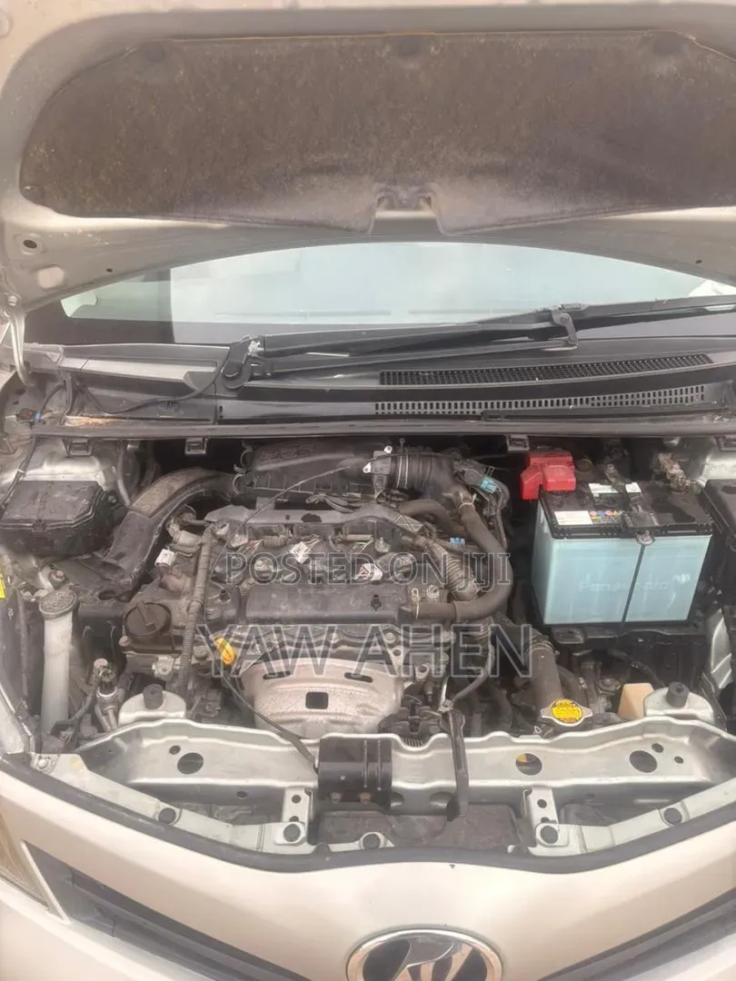 Toyota Vitz 1.0 FWD 3dr 2012 Gray