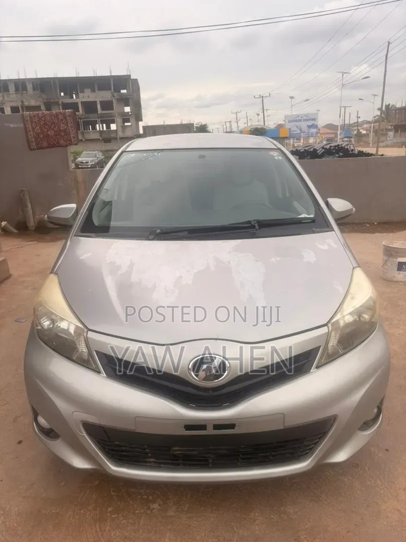 Toyota Vitz 1.0 FWD 3dr 2012 Gray