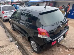 Toyota Vitz 1.3 AWD 5dr 2010 Black