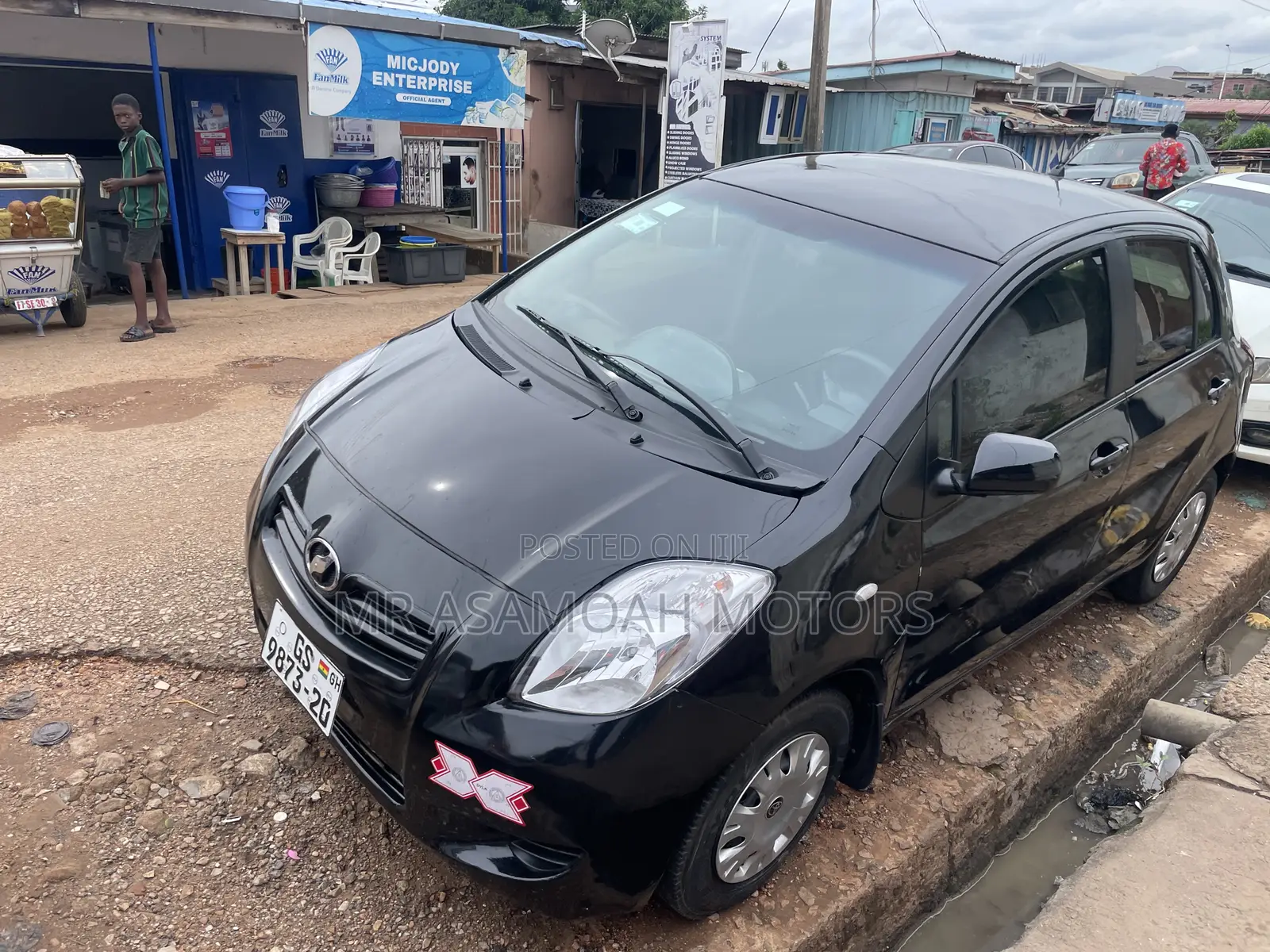 Toyota Vitz 1.3 AWD 5dr 2010 Black