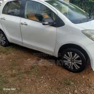 Toyota Vitz 1.3 AWD 5dr 2010 White