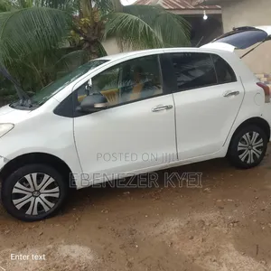 Toyota Vitz 1.3 AWD 5dr 2010 White