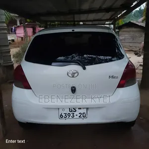 Toyota Vitz 1.3 AWD 5dr 2010 White