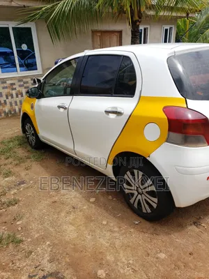 Toyota Vitz 1.3 AWD 5dr 2010 White