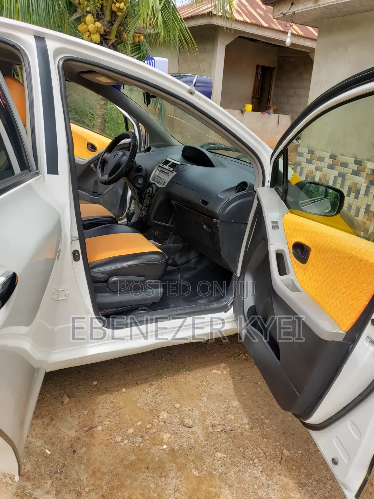 Toyota Vitz 1.3 AWD 5dr 2010 White