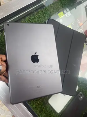 New Apple iPad 10.2 (2020) Wi-Fi 128 GB Gray