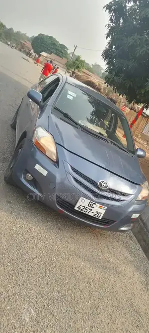 Toyota Yaris 2010 Gray