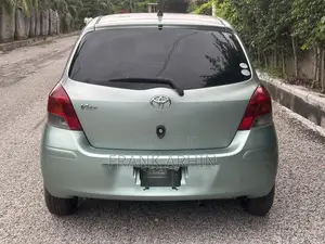 Toyota Vitz 2010 Gray