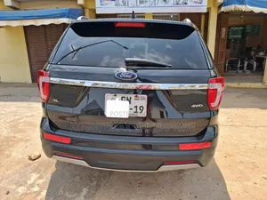 Ford Explorer XLT AWD 2019 Black