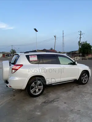 Toyota RAV4 2.5 Limited 2012 White