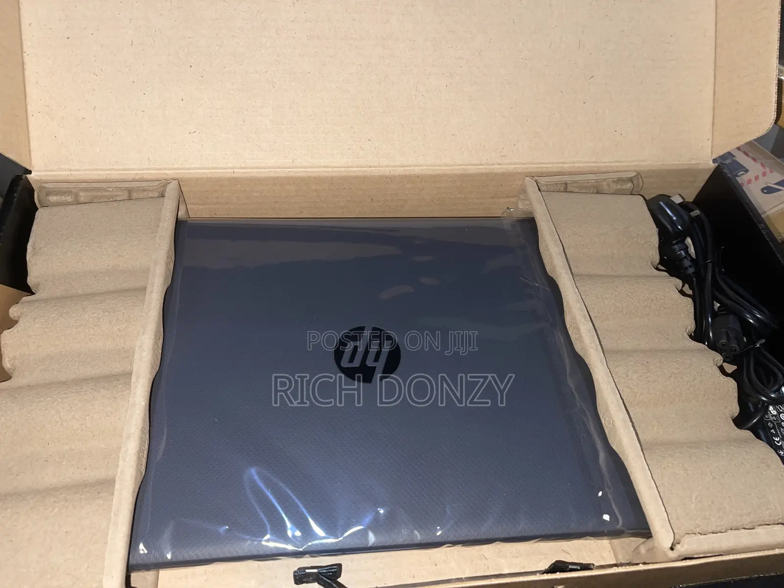 New Laptop HP 14-dq1025cl 8GB Intel Core i5 HDD 256GB