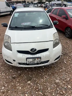 Toyota Vitz 1.0 FWD 3dr 2010 White