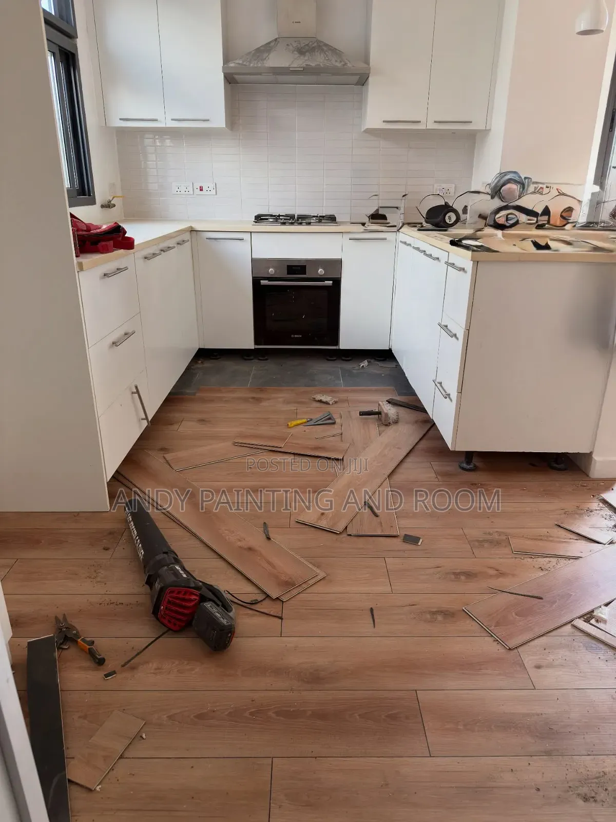 Bespoke Vinyl Flooring Installation – Master Craftsmanship