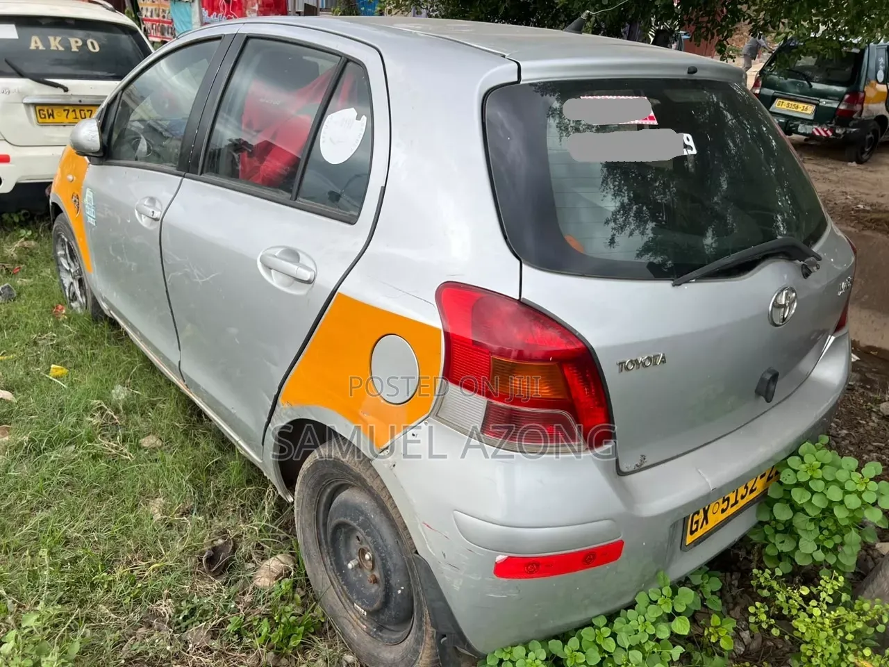 Toyota Yaris Base Hatchback 5dr 2010 Silver