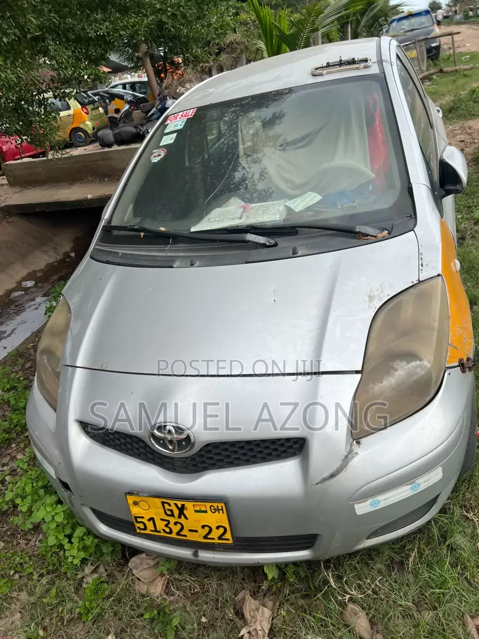 Toyota Yaris Base Hatchback 5dr 2010 Silver