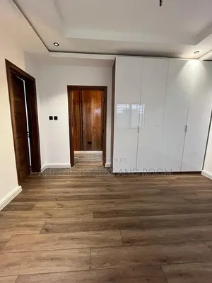 Precision-Fit Vinyl Floors: No Gaps, No Lifting