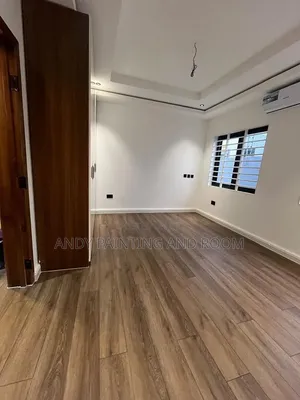 Precision-Fit Vinyl Floors: No Gaps, No Lifting