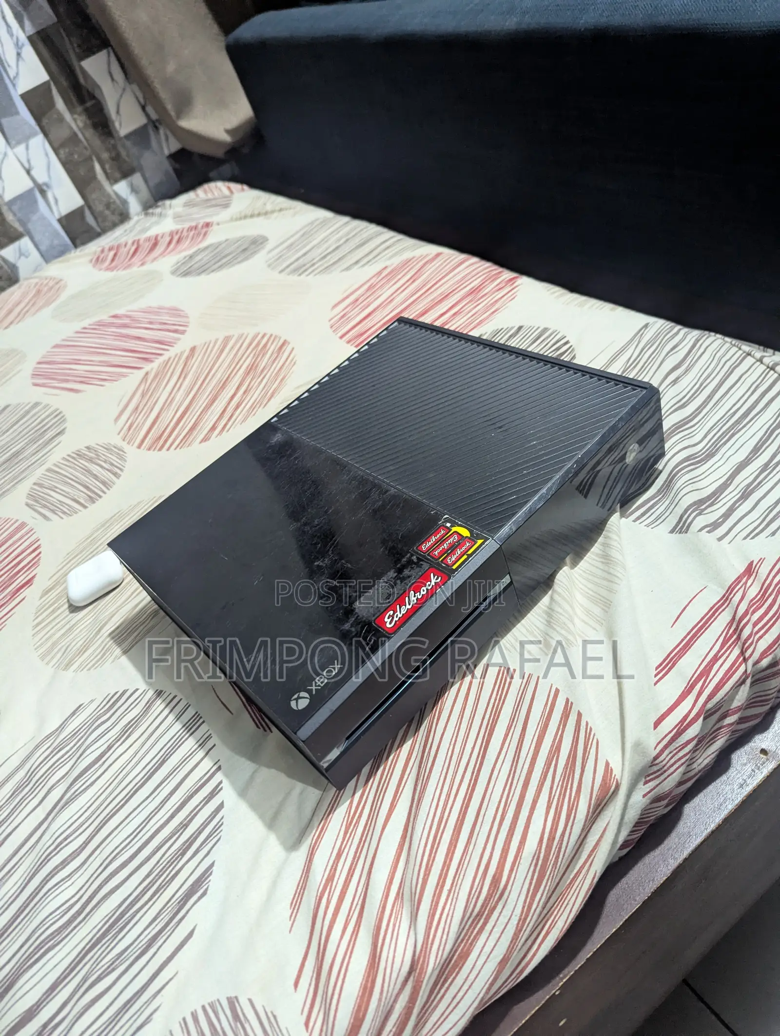 Used Xbox One. Ea Fc 26 and Cod Mwii Installed