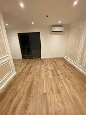 Scratch-Proof Vinyl Flooring – Expertly Installed